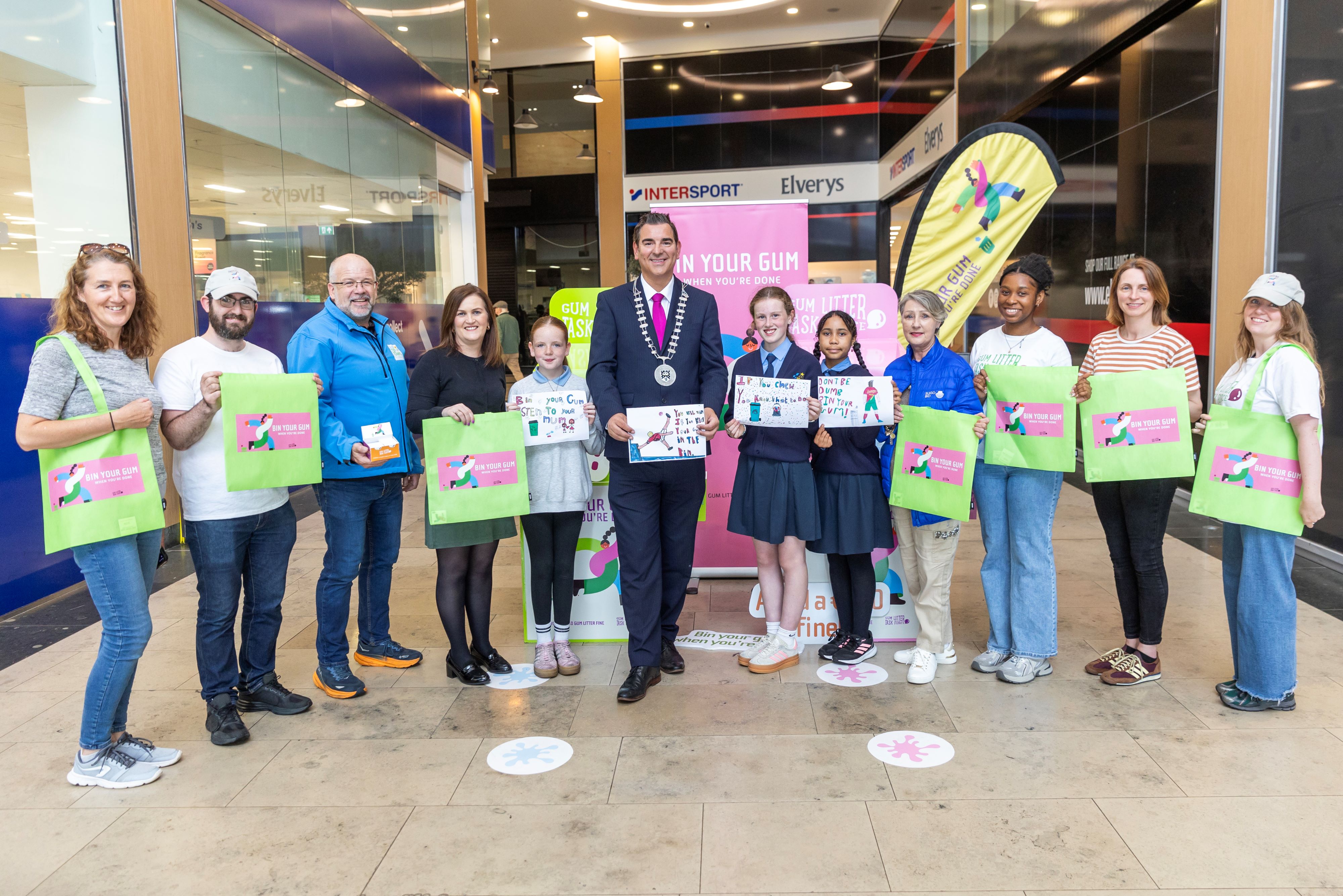 ‘Bin your gum when you’re done!’ – Gum Litter Taskforce brings its Summer Roadshow to the Canopy Shopping Centre